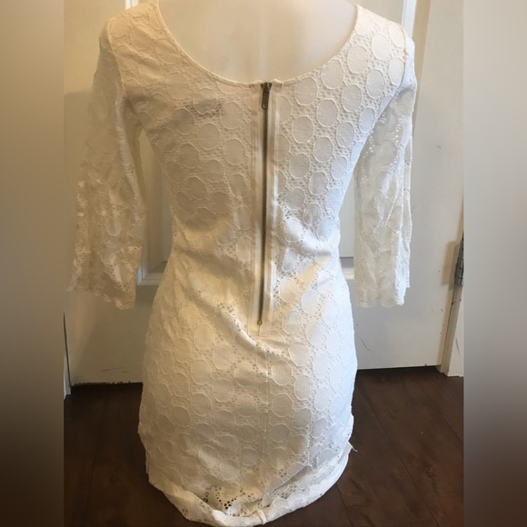 Calypso White Lace Overlay Crewneck 3/4 Sleeve built in Slip Size Medium - Picture 3 of 12